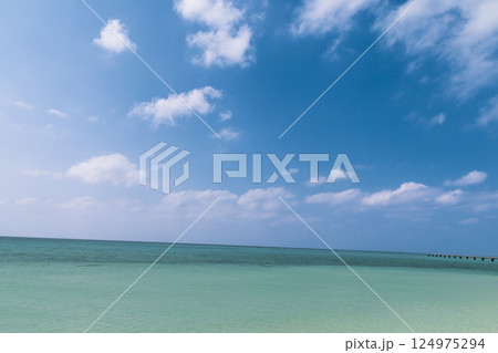 宮古島 17END コバルトブルーの海と青い空 宮古島 17END コバルトブルーの海と青い空 124975294
