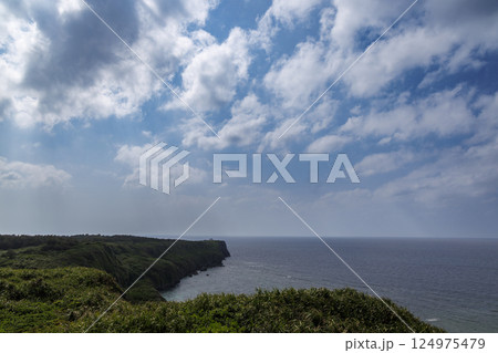 宮古島 コバルトブルーの海と青い空 宮古島 コバルトブルーの海と青い空 124975479