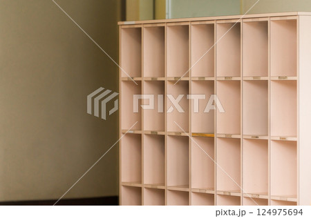 学校の下駄箱,昇降口 学校の下駄箱,昇降口 124975694