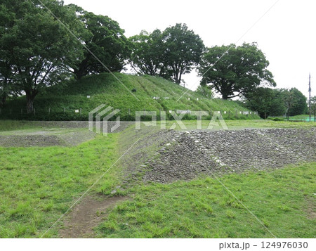 世田谷区の玉川野毛町公園にある野毛大塚古墳 世田谷区の玉川野毛町公園にある野毛大塚古墳 124976030