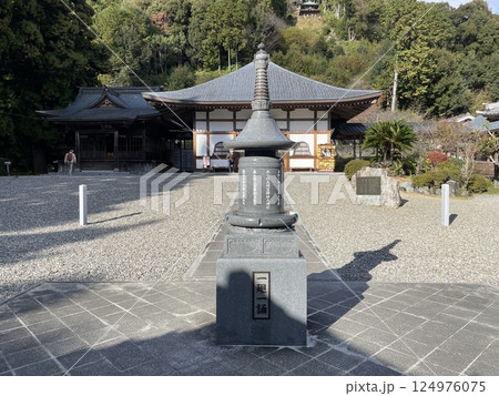 浜松市天竜区 光明寺 本堂と塔 浜松市天竜区 光明寺 本堂と塔 124976075