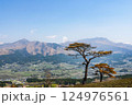南阿蘇から阿蘇の眺望 124976561