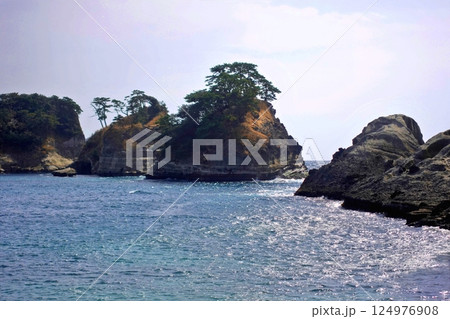 堂ヶ島と海の春の風景 124976908