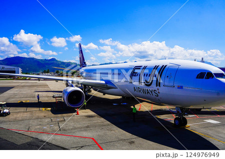 映える青空と飛行機(フィジーエアウェイズ) 映える青空と飛行機(フィジーエアウェイズ) 124976949