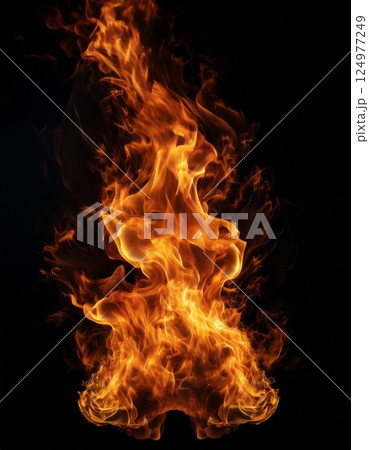 黒い背景と中心で燃えている炎 124977249