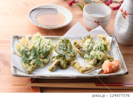春だけの贅沢 イタドリの天婦羅 （ 郷土料理 ） 124977576