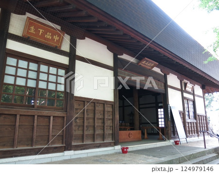 世田谷区の九品仏浄真寺にある中品堂（三仏堂） 124979146