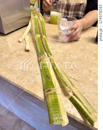 自分で絞れるサトウキビ生搾りジュース 自分で絞れるサトウキビ生搾りジュース 124979283