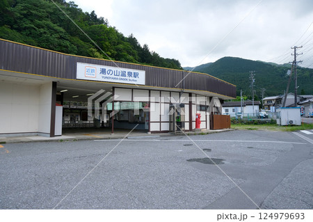 三重県三重郡菰野町_湯の山温泉駅1_2024年5月 124979693