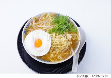インスタントラーメン 124979746