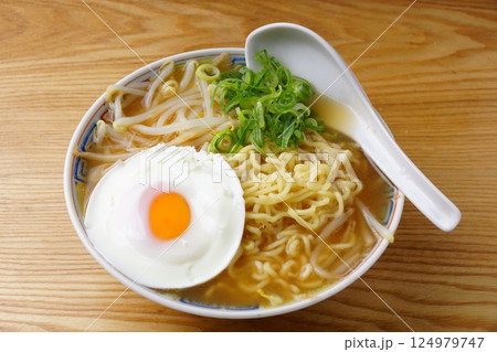 インスタントラーメン インスタントラーメン 124979747