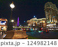 マカオのカジノ街　ライトアップされた夜景 124982148