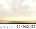 海に沈む夕日 124982153
