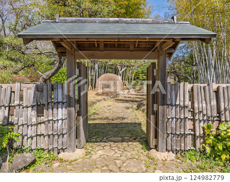 日本庭園 正門（千葉県柏市・あけぼの山公園） 124982779