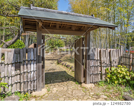 日本庭園 正門(千葉県柏市・あけぼの山公園) 日本庭園 正門(千葉県柏市・あけぼの山公園) 124982780