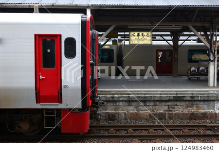 九州新幹線開通前の熊本駅構内 124983460