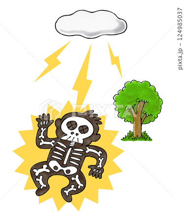 落雷をうけた男性と木 124985037