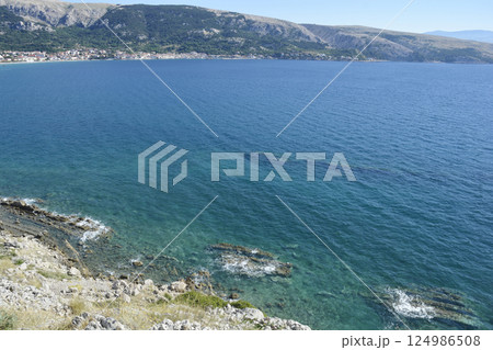 Rocky landscape 124986508