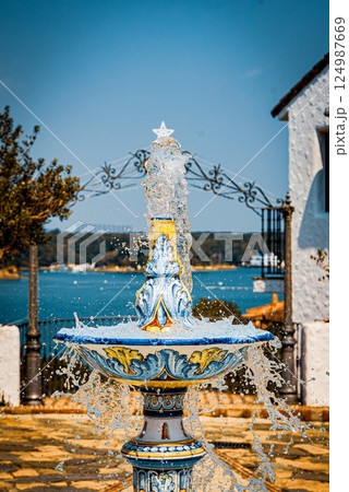 噴水の水しぶき 噴水の水しぶき 124987669