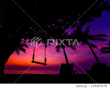 Beautiful tropical beach with palm trees. Sunrises and sunsets. Ocean. 124987676