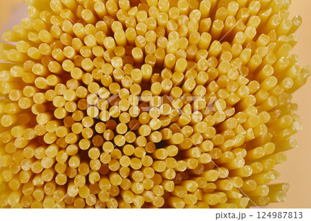 Uncooked spaghetti strands Uncooked spaghetti strands 124987813