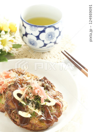 ミニお好み焼きと緑茶 ミニお好み焼きと緑茶 124989091