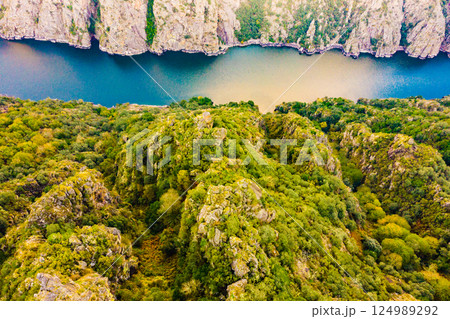 Aerial view of river Sil Canyon, Galicia Spain 124989292