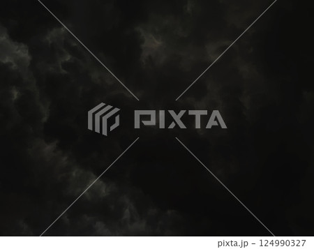 雨雲で覆われた暗い黒灰色の曇り空の背景画像1 雨雲で覆われた暗い黒灰色の曇り空の背景画像1 124990327