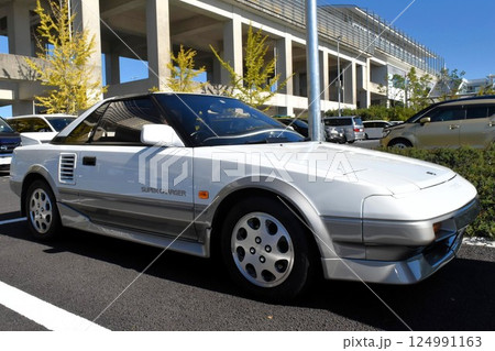 白いスポーツカー (トヨタ・MR2 初代後期型) 白いスポーツカー (トヨタ・MR2 初代後期型) 124991163