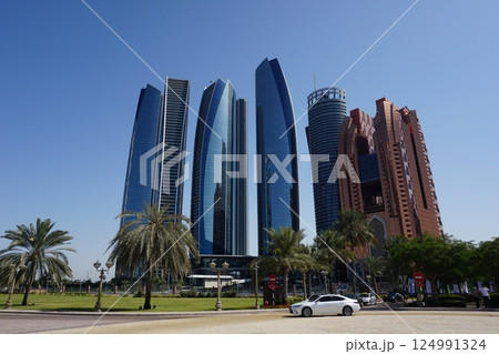 アブダビのビル群 124991324
