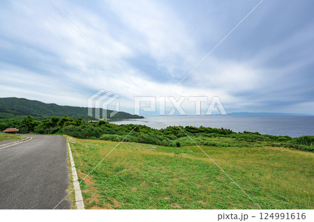 石垣島の御神崎を散歩しながら感じる南国の自然と風の音 124991616