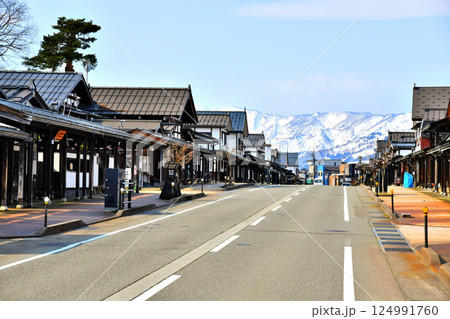 三国街道 塩沢宿 牧之通り/湯沢町方向を望む(新潟県南魚沼市)【2025.3】 三国街道 塩沢宿 牧之通り/湯沢町方向を望む(新潟県南魚沼市)【2025.3】 124991760