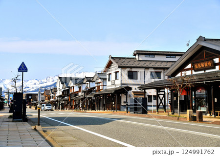 三国街道 塩沢宿 牧之通り／湯沢町方向を望む(新潟県南魚沼市)【2025.3】 124991762