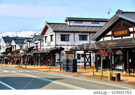 三国街道 塩沢宿 牧之通り／湯沢町方向を望む(新潟県南魚沼市)【2025.3】 124991763