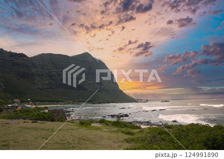 ハワイの休日 オアフ島東海岸マカイサンディビーチの夕景 ハワイの休日 オアフ島東海岸マカイサンディビーチの夕景 124991890