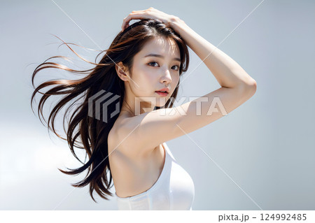 肩を出し腕を上げて髪をかき上げる日本人女性, AI生成 124992485