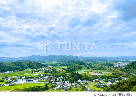久留里城から望む久留里地区の風景（千葉県君津市） 124992486