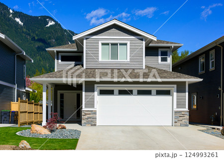 Brand new house on the final stage of construction Brand new house on the final stage of construction 124993261