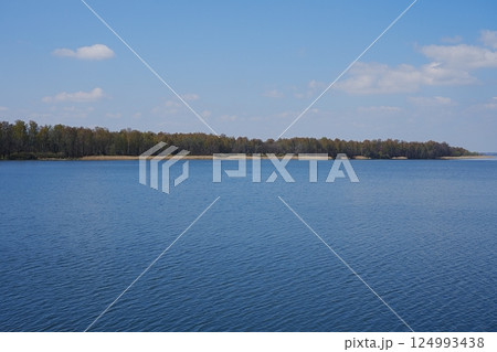Shoreline on horizon at lake in Goczalkowice town in Poland 124993438