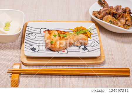 メカジキの漬け焼き 124997211