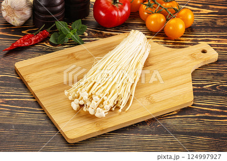 Japanese delicacy raw mushroom Shimeji 124997927