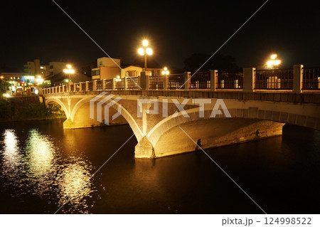 石川県金沢市 金沢三茶屋街付近に架かる浅野川大橋 石川県金沢市 金沢三茶屋街付近に架かる浅野川大橋 124998522