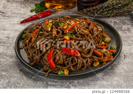 Soba with shredded pork and vegetables 124998588