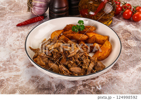 Baked shredded pork with potato 124998592