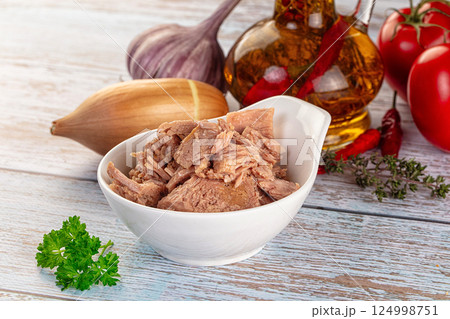 Canned tuna fish in olive oil 124998751