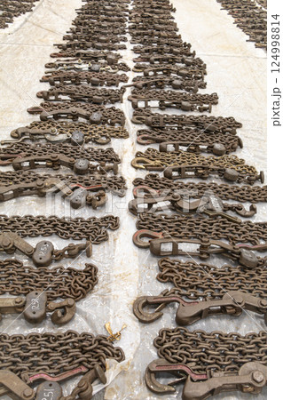 錆びたラッシングチェーン 124998814