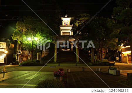 ライトアップされる尾山神社神門のステンドグラス 石川県金沢市 ライトアップされる尾山神社神門のステンドグラス 石川県金沢市 124998832