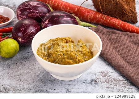 Indian chicken masala corma curry 124999129