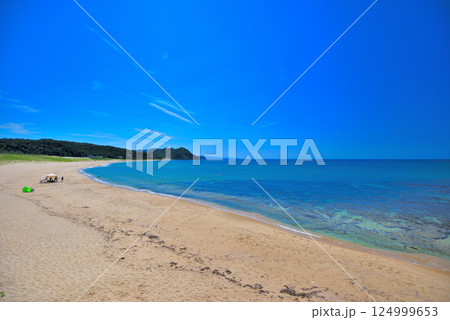 関西・近畿・丹後半島・海水浴客で賑わう琴引浜、鳴き砂の美しいビーチ・京都府京丹後市(5) 124999653
