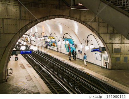 パリの地下鉄　シテ駅　※2019年撮影 125000133